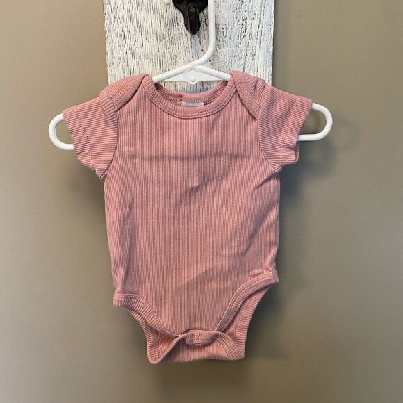 (6) Piece Bundle 0-3 Month Baby Girl Clothes - Picture 11 of 15